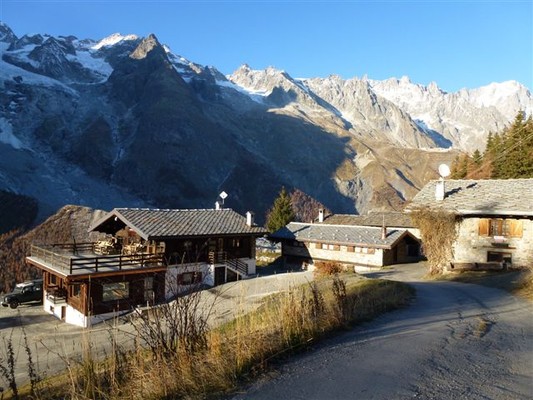 Foto esterno La Grolla Chalet Restaurant