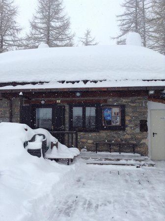 Foto invernale di presentazione Rifugio La Fodze