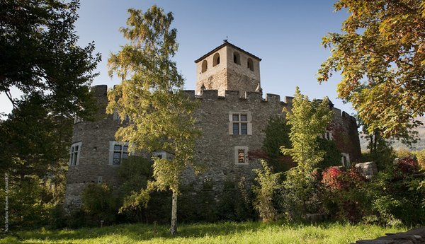 Foto esterno in estate Castello di Introd