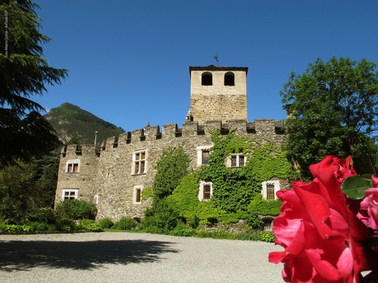 Foto Außenansicht Schloss von Introd