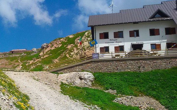 Präsentationsbild Berghütte mit Zimmern Lambertenghi Romanin
