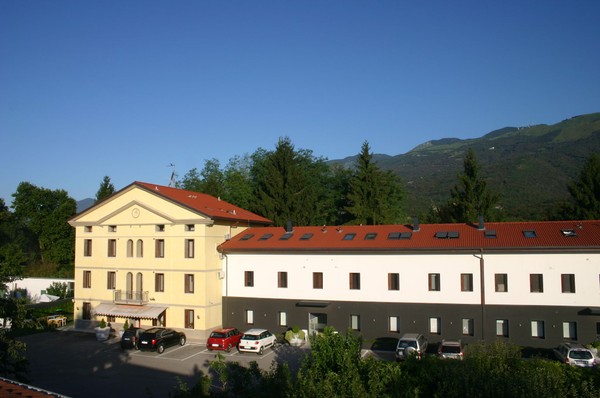 Foto esterno Appartamenti AvianResidenze