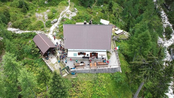 Foto esterno Rifugio con camere Luigi Pellarini