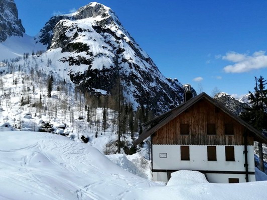 Foto esterno Rifugio con camere Luigi Pellarini