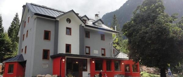 Foto esterno Rifugio con camere Divisione Julia
