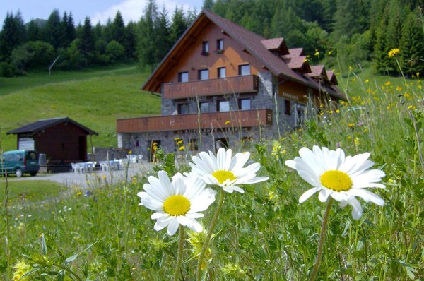 Photo exteriors Mountain hut Al Cocul