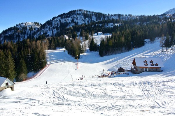 Photo exteriors Mountain hut Al Cocul