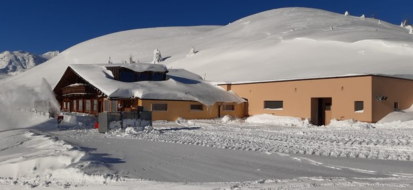 Foto esterno Sci e avventure in montagna Watles