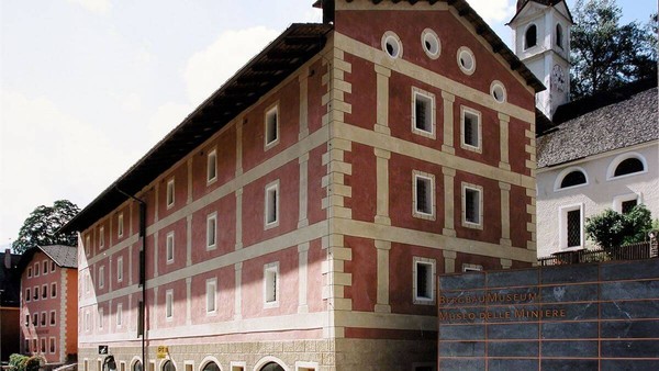 Foto Außenansicht Südtiroler Bergbaumuseum - Steinhaus