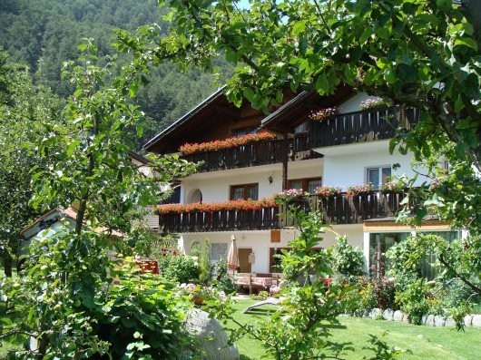 Foto esterno Garni + Appartamenti Etschheim