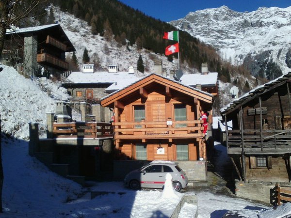 Foto esterno in inverno Chalet Volpi