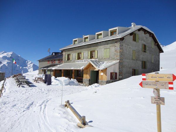 Winter presentation photo Mountain hut with rooms Pizzini