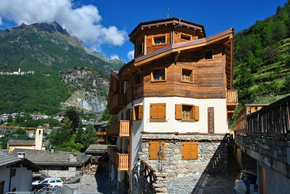 Foto Außenansicht Ferienwohnungen Casa Vacanza La Rocca
