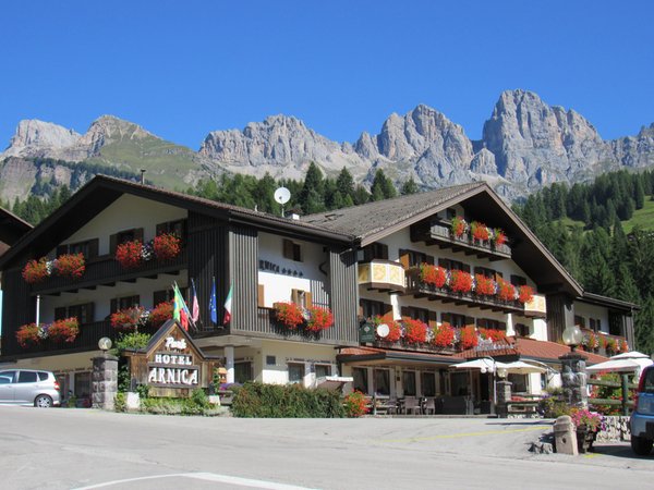 Foto esterno in estate Park Hotel Arnica