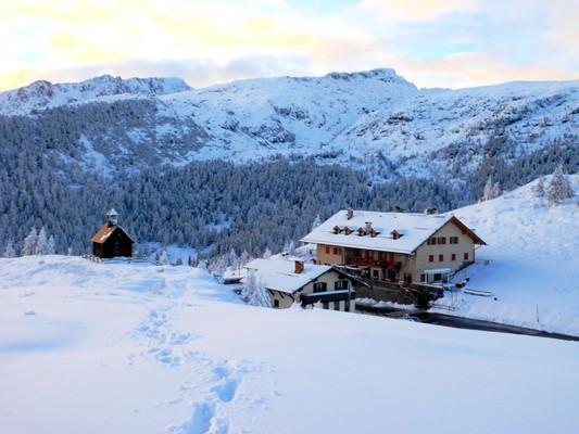 Foto esterno Rifugio Capanna Passo Valles
