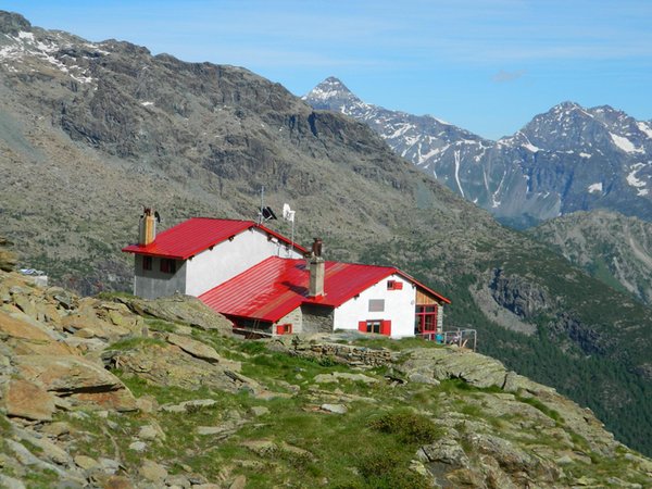 Sommer Präsentationsbild Berghütte mit Zimmern Longoni