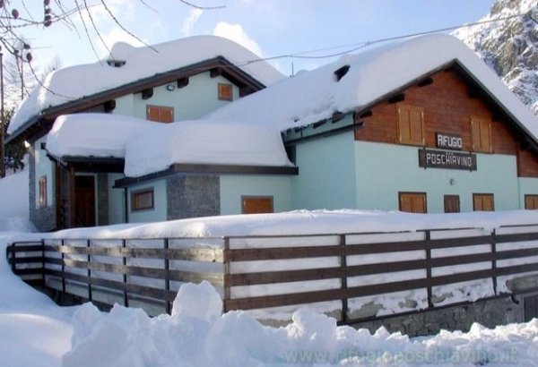 Foto invernale di presentazione Rifugio con camere Poschiavino