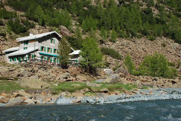 Sommer Präsentationsbild Berghütte mit Zimmern Ventina