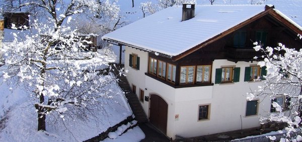 Foto invernale di presentazione B&B + Appartamenti in agriturismo Haus Engethal