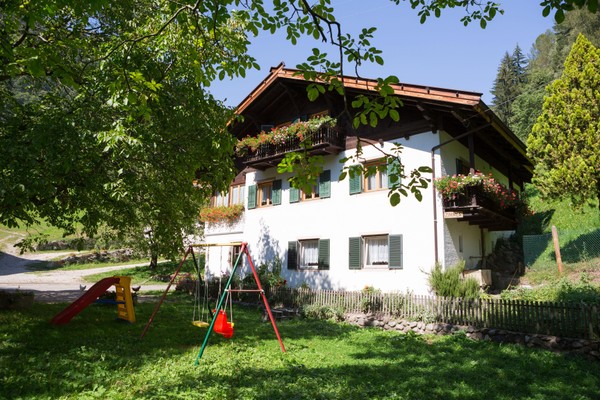 Foto esterno B&B + Appartamenti in agriturismo Haus Engethal