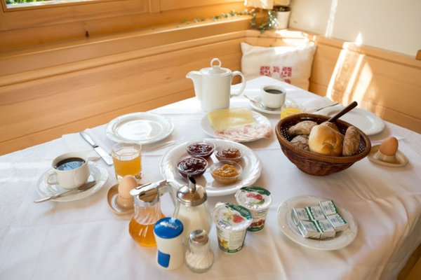 La colazione B&B + Appartamenti in agriturismo Haus Engethal
