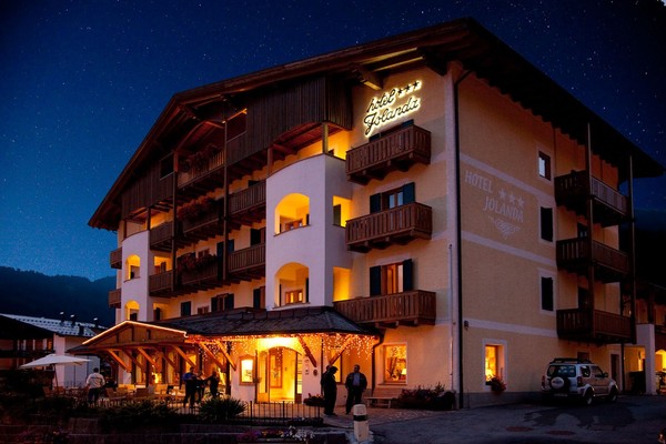 Photo exteriors Hotel Jolanda