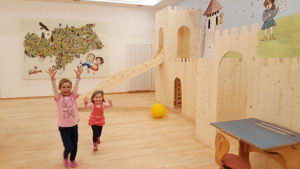 La sala giochi Pensione + Appartamenti in agriturismo Moarlhof