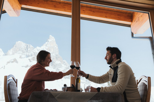 The restaurant Passo Rolle (San Martino di Castrozza) Vezzana