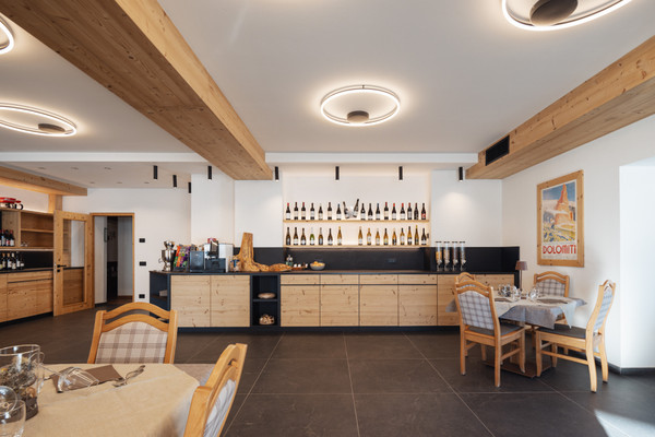 The restaurant Passo Rolle (San Martino di Castrozza) Vezzana