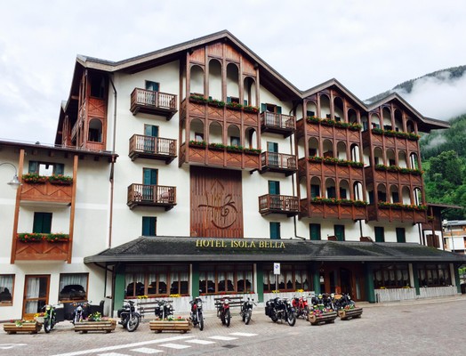 Foto estiva di presentazione Hotel Isolabella Wellness Art & Music