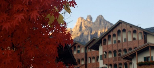 Foto esterno in estate Isolabella Wellness Art & Music