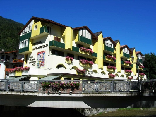 Foto esterno Hotel Mirabello - Slow Hotel Benessere