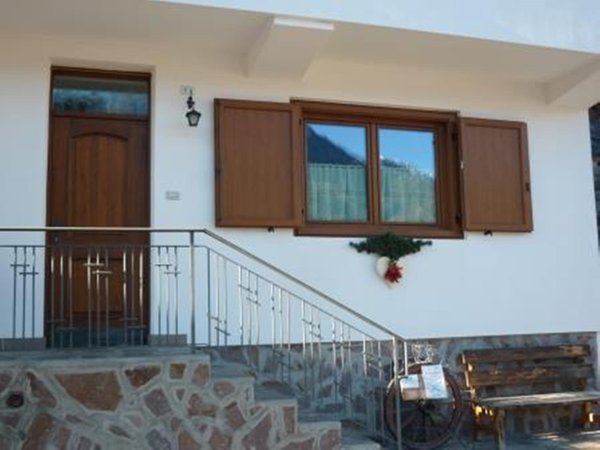 Foto esterno in estate Casa Elena