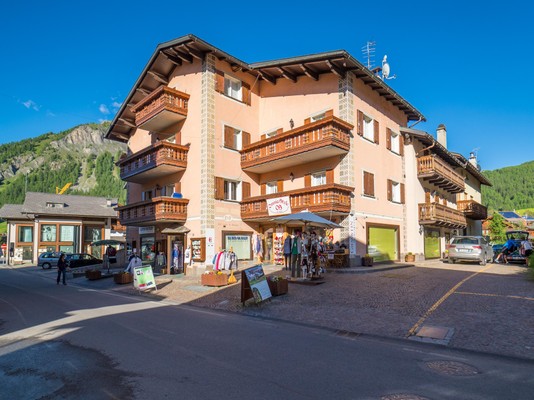 Foto Außenansicht Ferienwohnungen Maison Ostaria