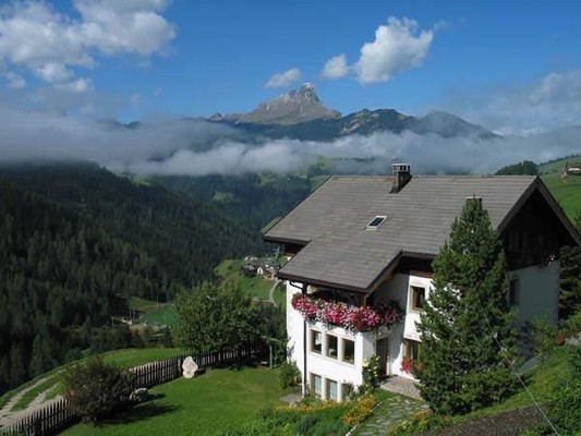Foto esterno Appartamenti in agriturismo Frëines