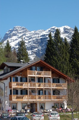 Foto Außenansicht Berghütte mit Zimmern Caltena Baita di Charme
