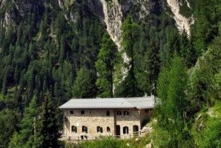 Sommer Präsentationsbild Berghütte mit Zimmern Canali - Treviso