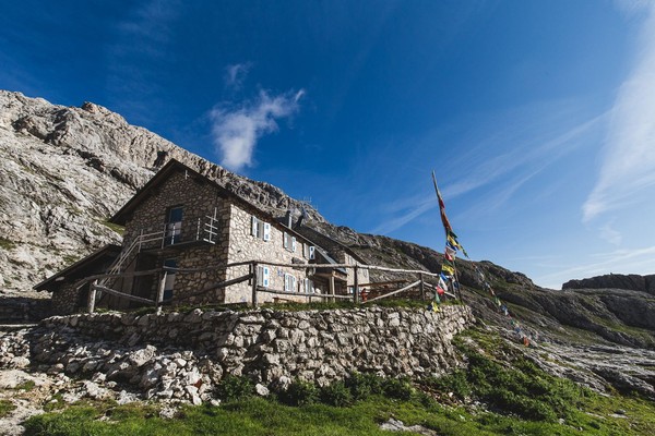 Foto esterno Rifugio con camere Volpi al Mulaz