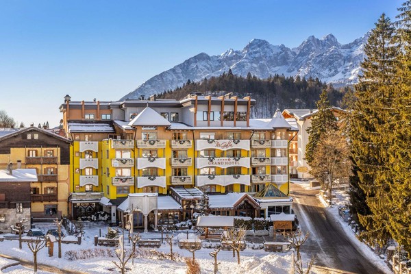 Foto esterno Grand Hotel Piz Galin
