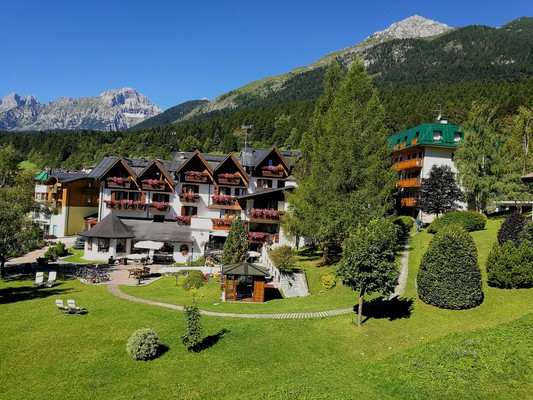 Foto esterno Hotel + Residence Il Piccolo Dolomiti Resort