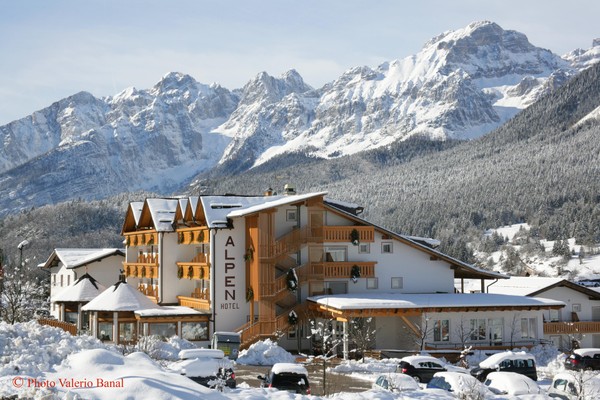 Photo exteriors Hotel Alpen