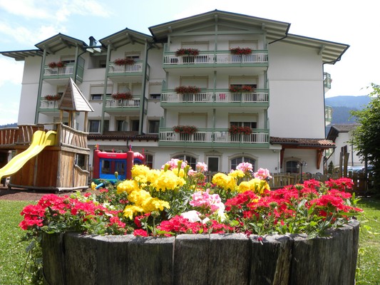Foto esterno Alpino Baby Family Hotel