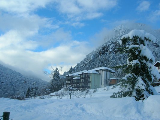 Foto esterno in inverno Arcobaleno