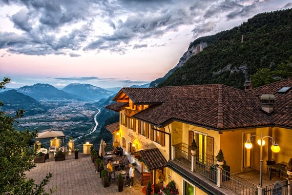 Foto esterno Albergo Miravalle