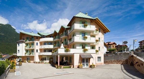 Foto estiva di presentazione Hotel Abete Bianco