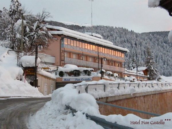 Foto invernale di presentazione Pian Castello - Hotel 3 stelle