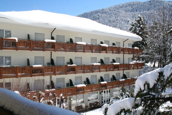 Photo exteriors Hotel Miralago