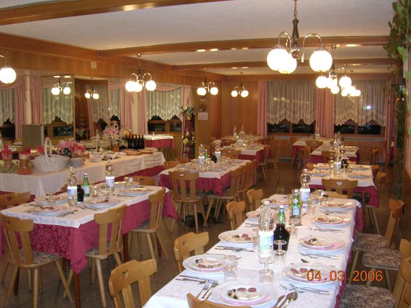 The restaurant Cavedago Olisamir
