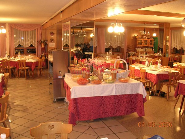 The restaurant Cavedago Olisamir
