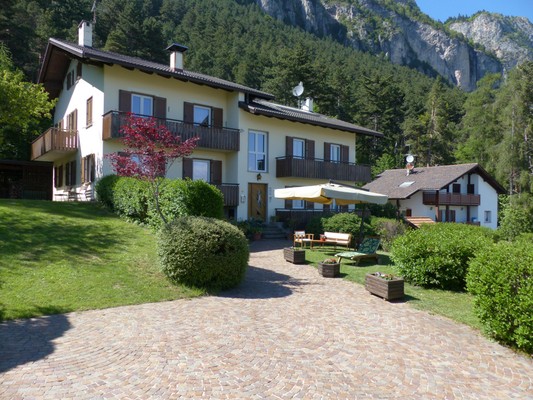 Foto Außenansicht Ferienwohnungen Casa Pineta